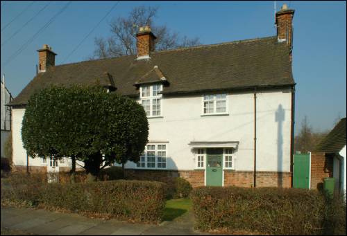 027 Oakwood Road